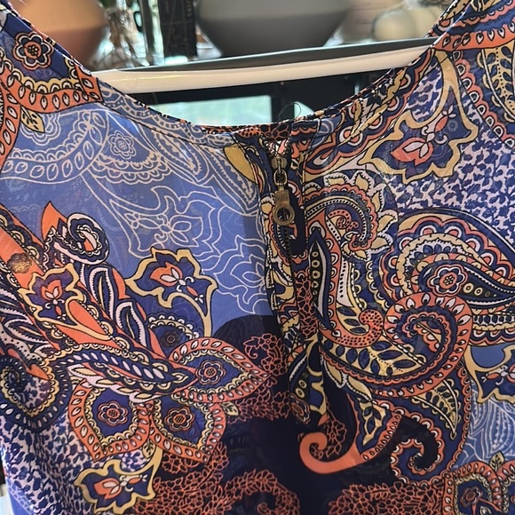 JAPNA | Zipper Back Whimsical Short Sleeve Paisley Blouse Top - Picture 7 of 10